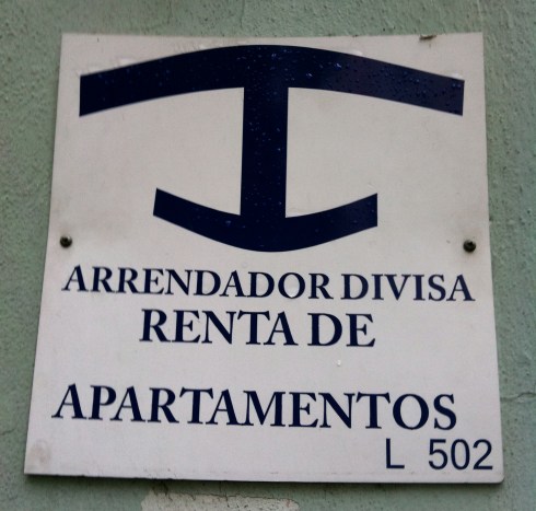 This symbol indicates that the house is licensed to rent accommodation. You will see them all over Havana.